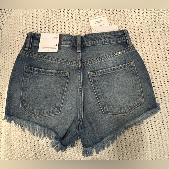 NWT KanCan Denim Shorts High Rise Light Color Thread Detail Fray Hem; Size 1/24 - Picture 2 of 11
